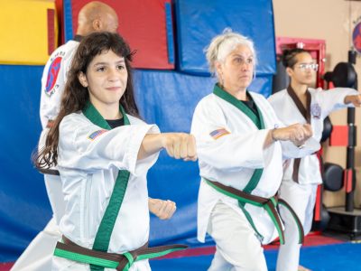 barrons-martial-arts-site-images_family-karate-classes-1